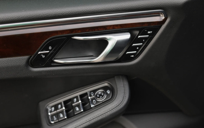 Porsche Macan cena 129990 przebieg: 95000, rok produkcji 2015 z Czechowice-Dziedzice małe 562